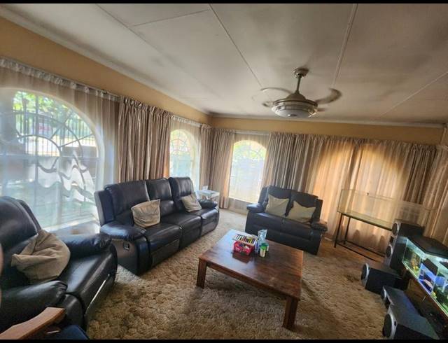 3 BEDROOM HOUSE FOR SALE IN MOUNTAIN VIEW